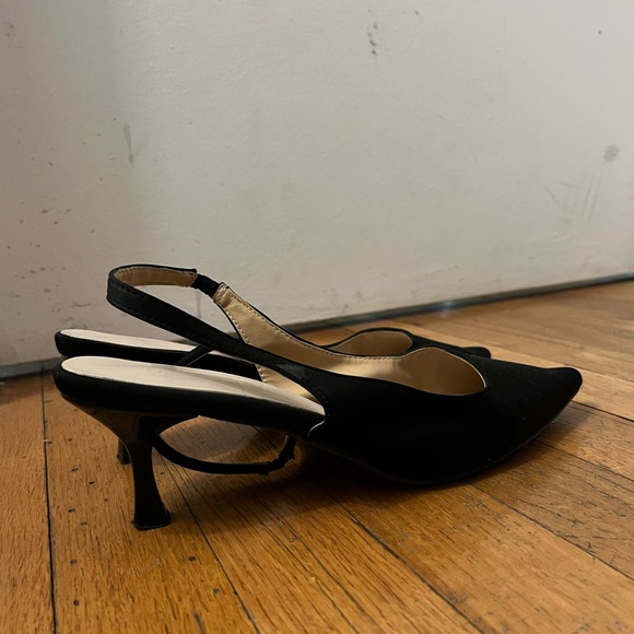 Super cute black slingback kitten heel!! - Picture 4 of 4